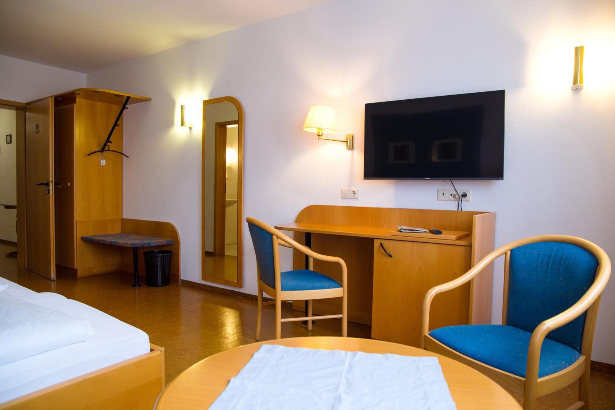 Hotel Zur Linde Gaedheim Exterior photo